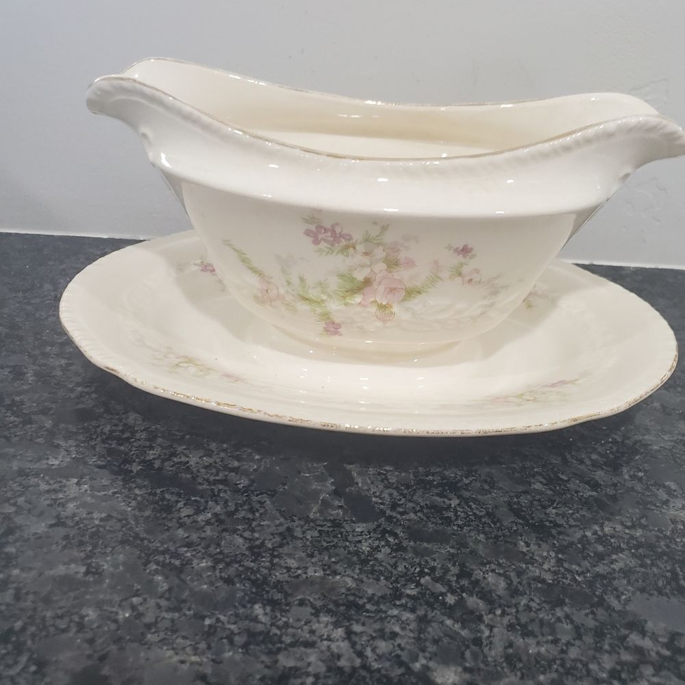 VINTAGE 1948 Crown Potteries Pattern 9107 gravy boat with attached underplate